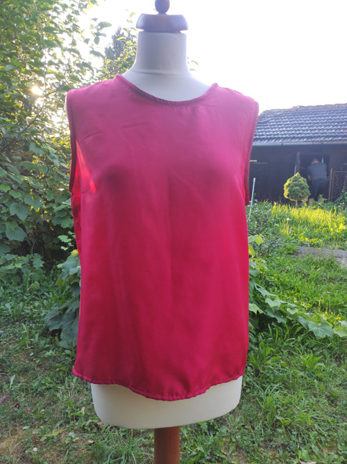Hedvábní červený top — foto 2
