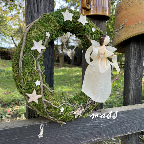 Mechový věneček s andělem — foto 2