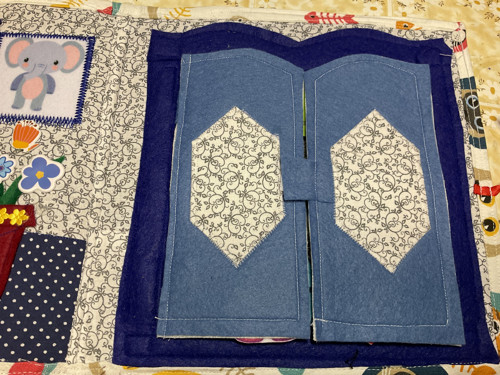 Quiet book -pokojíček a šatna — foto 2