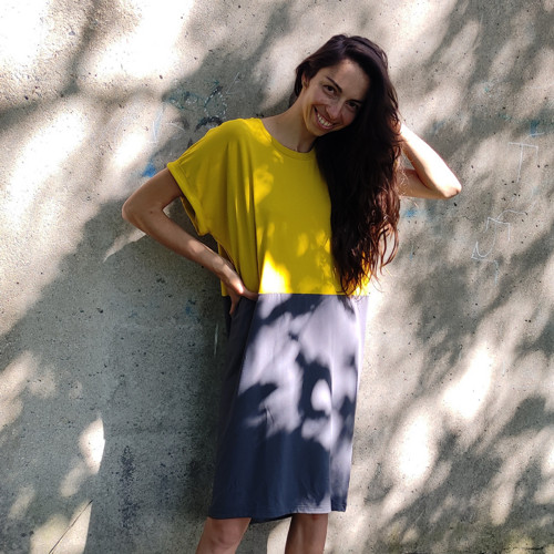 Šaty šedá antracit s hořčicí — foto 2