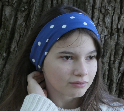 Čelenka Úplet bodky na modrej — foto 4