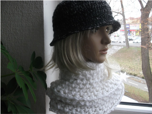 Sněhobílý nákrčník . — foto 2