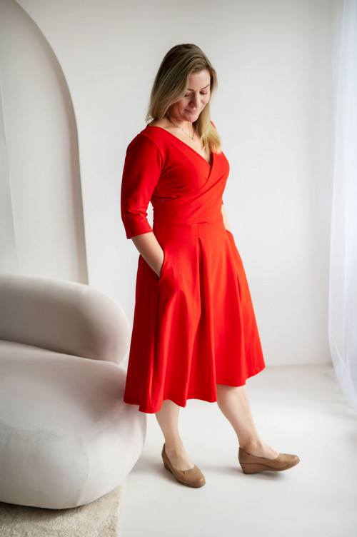 Červené šaty Adriana — foto 2