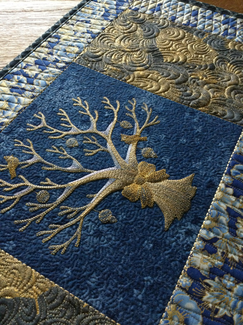 Blue & gold no. 5 / běhoun na stůl — foto 5