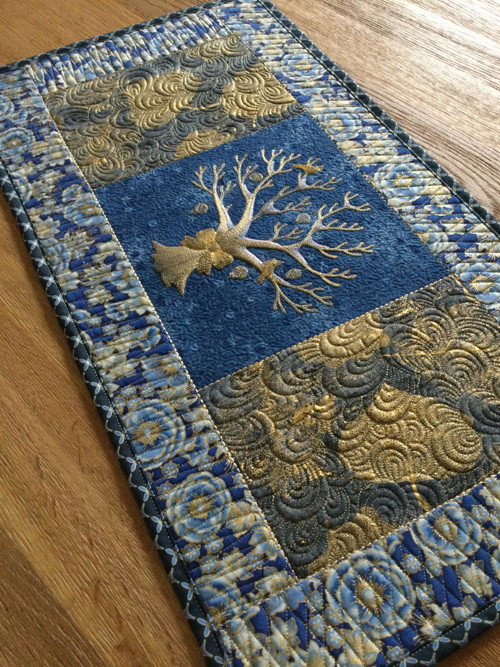 Blue & gold no. 5 / běhoun na stůl — foto 3