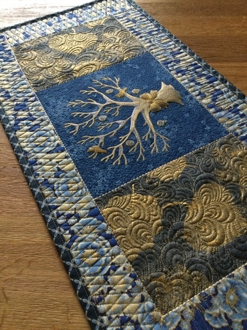 Blue & gold no. 5 / běhoun na stůl — foto 6