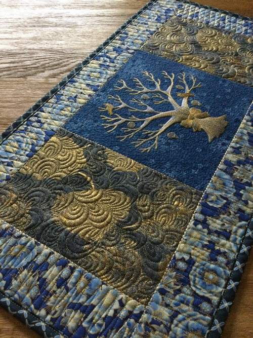 Blue & gold no. 5 / běhoun na stůl — foto 4