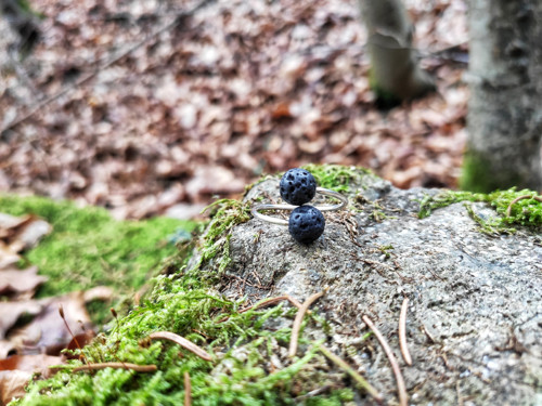 Stříbrný prsten s lávovými kameny — foto 2