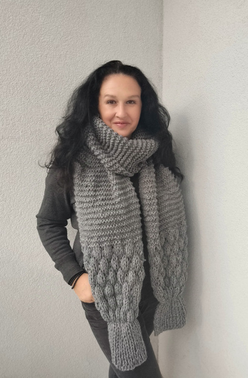 RUČNĚ PLETENÁ ŠÁLA - šedá — foto 2