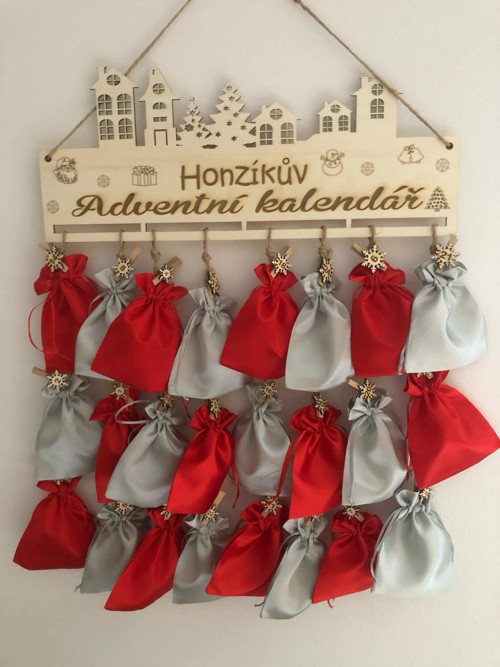 Dřevěný adventní kalendář — foto 2