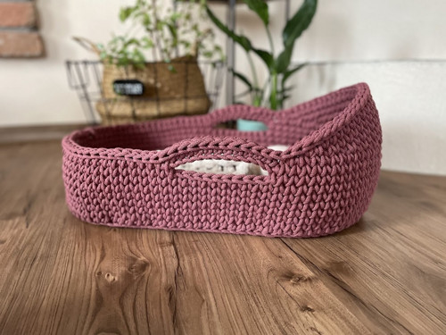 Háčkovaná postýlka pro panenku — foto 2