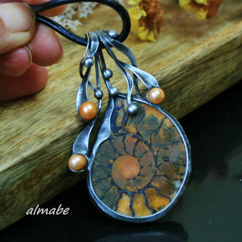 Velký amonit s perleťovým leskem — foto 3