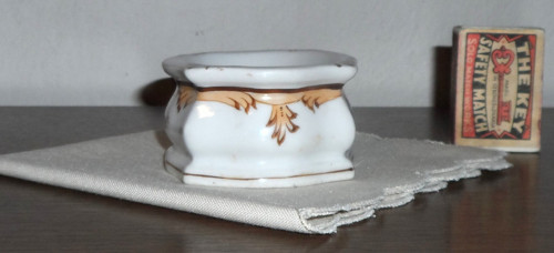 Starožitná porcelánová špetková SLÁNKA — foto 2