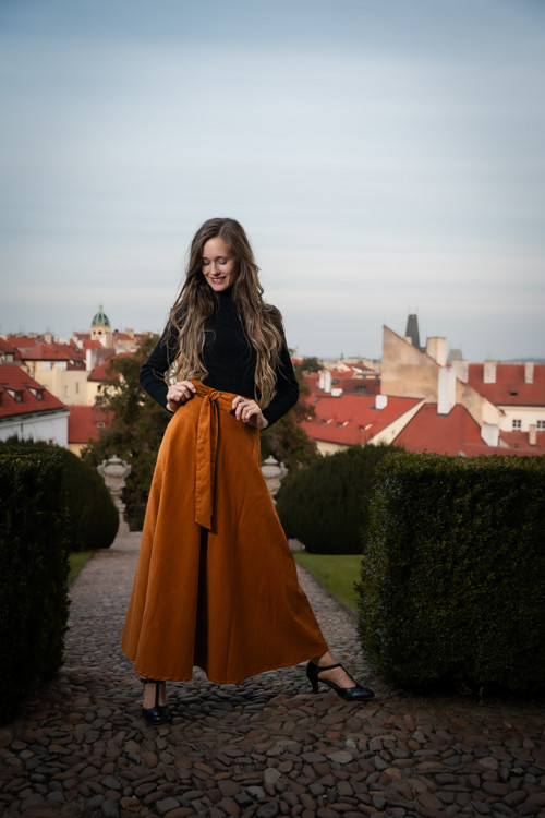 Půlkolová Manšestrová - Koňak — foto 3