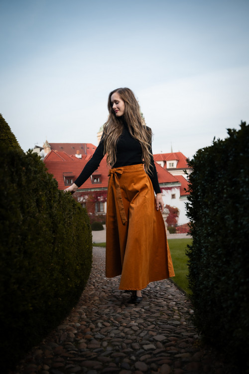 Půlkolová Manšestrová - Koňak — foto 4