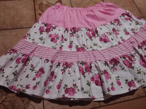 Sukně kanýrová s růžičkami — foto 2