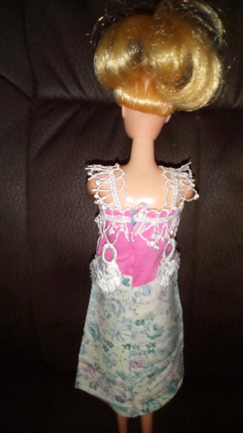 Šaty na panenku Barbie — foto 4