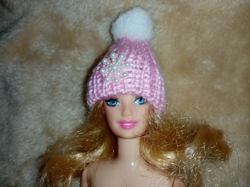 Zimní čepice pro Barbie — foto 2