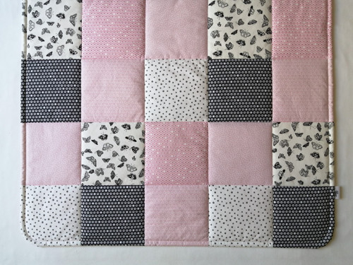 PATCHWORK dětská deka 100x140 bílo-černá + růžová — foto 2