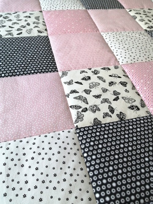 PATCHWORK dětská deka 100x140 bílo-černá + růžová — foto 4