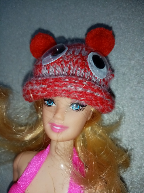 Čepička pro Barbie — foto 2