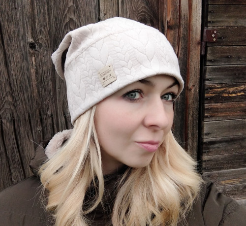 Béžová čepice copánková — foto 3
