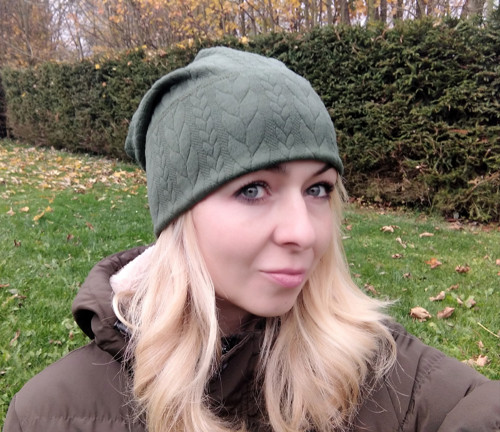 Tmavě zelená čepice copánková UNISEX — foto 4