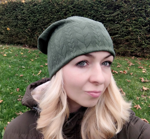 Tmavě zelená čepice copánková UNISEX — foto 2