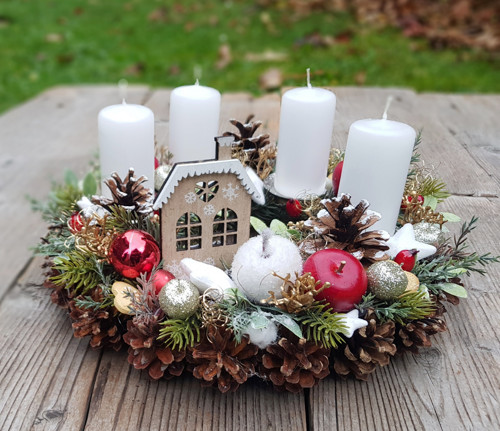 Adventní věneček s domečkem — foto 3