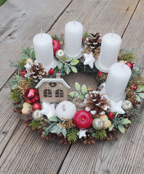 Adventní věneček s domečkem — foto 2