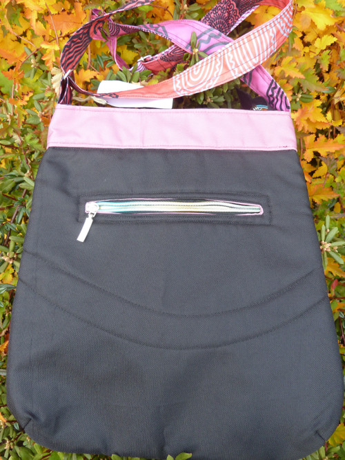 Crossbody holčička s kočkou — foto 2