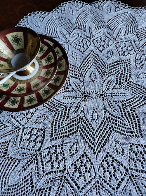Velká kulatá pletená dečka Geometrie — foto 2