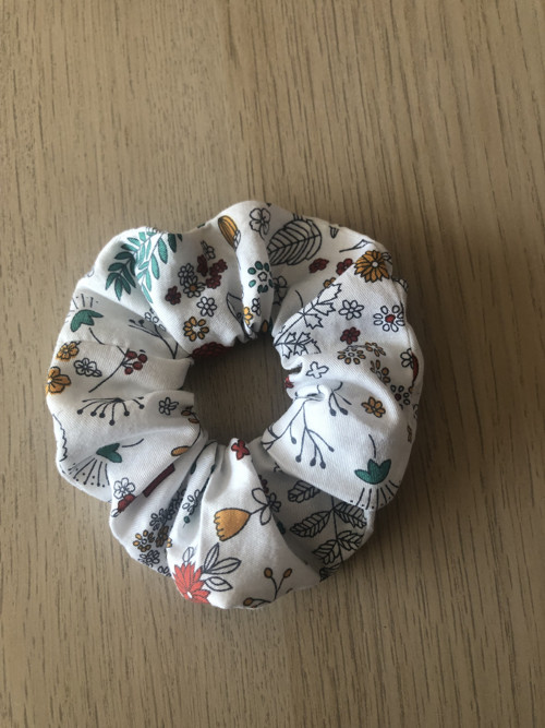 Látková gumička do vlasů rostliny — foto 2