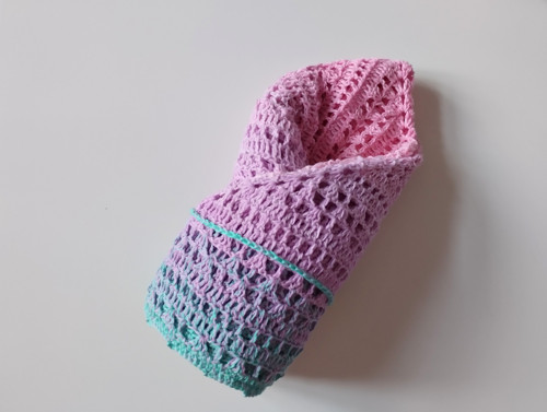 Šátek háčkovaný "Hra pastelů" — foto 3