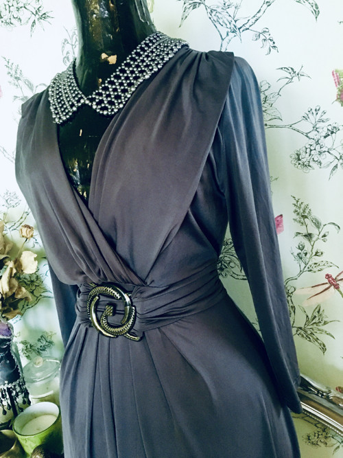 Šaty grey elegance — foto 4
