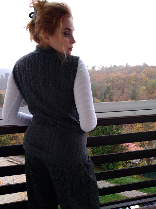 Šedá vesta vel.40/42 — foto 3