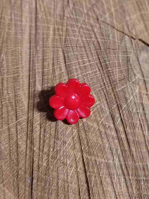 Knoflík kytička červená — foto 2