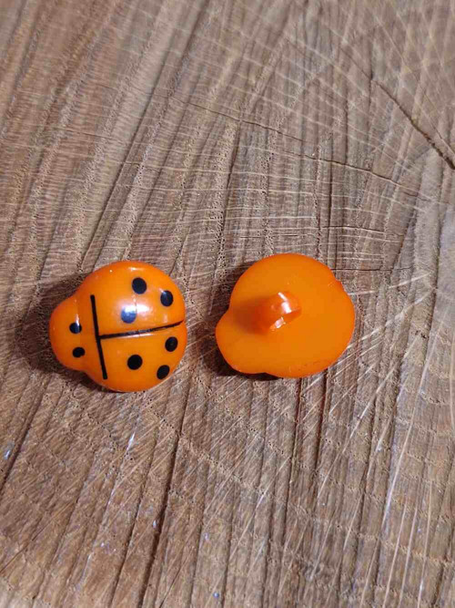 Knoflík beruška oranžová — foto 2