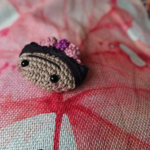 Háčkovaná brož Frida II — foto 3