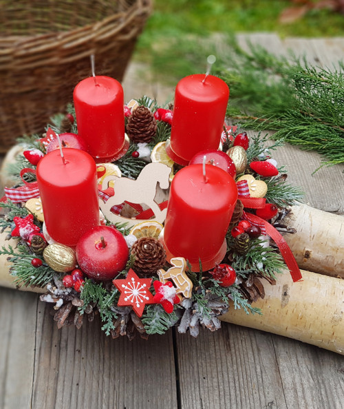 Malý adventní věneček s koníčkem — foto 2