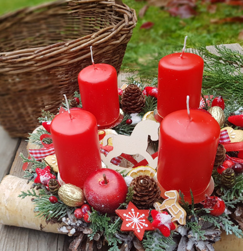 Malý adventní věneček s koníčkem — foto 3