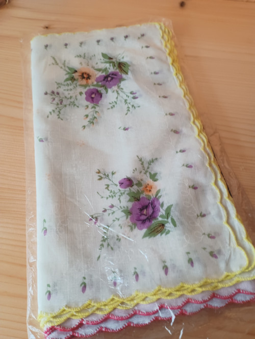 12 krásných kapesníčků — foto 2