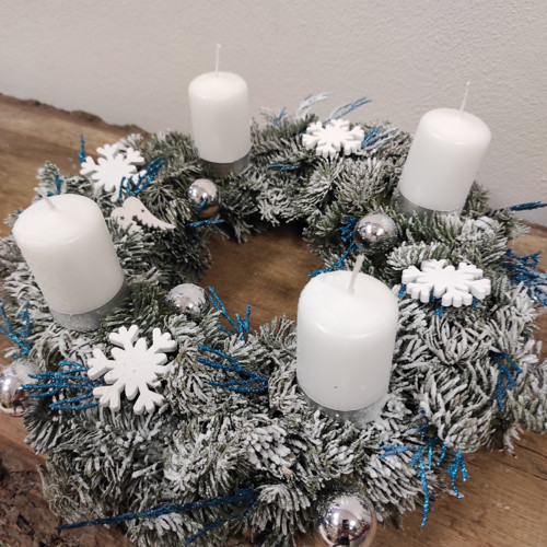 Adventný čečinový veniec , snehový — foto 4