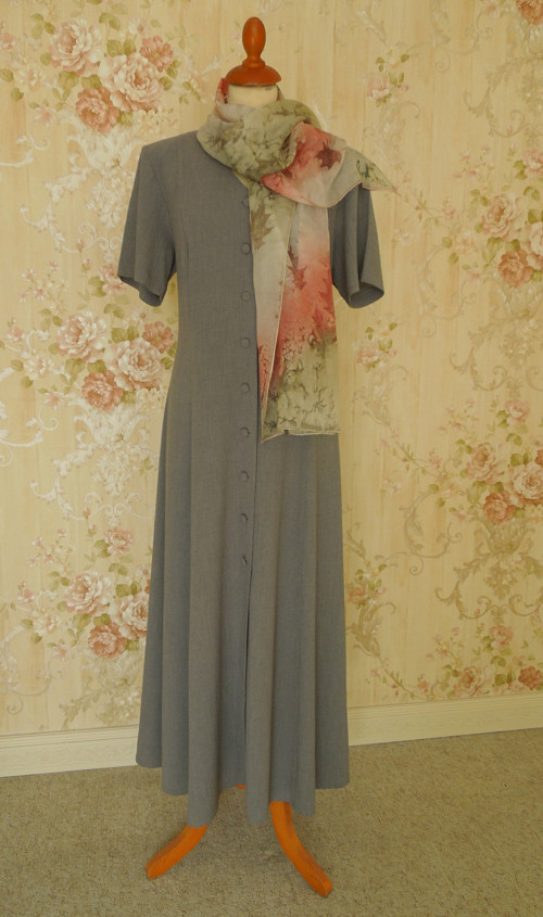 Autorské elegantní propínací šaty — foto 2