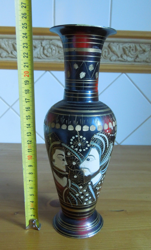 Kovová mosazná váza — foto 6