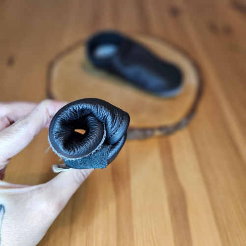 Kožené capáčky 18 cm — foto 2