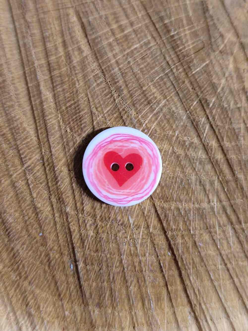 Knoflík plastový se srdíčkem — foto 2