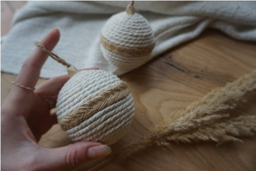 Macramé vánoční baňka Juta — foto 2