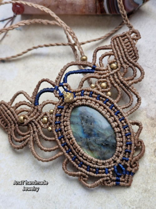Macramé náhrdelník s labradoritem — foto 5