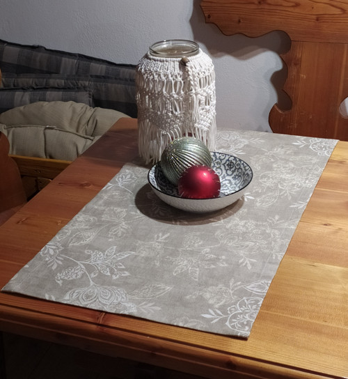 Béžový běhoun se vzorkem — foto 2